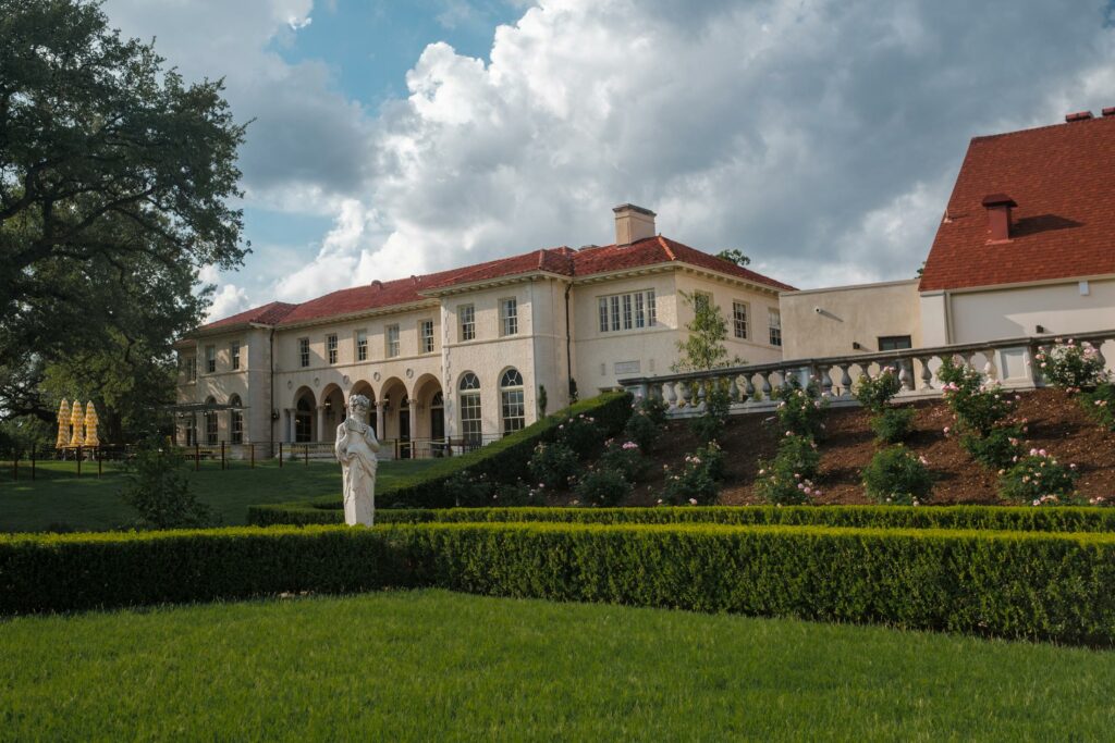 Commodore Perry Mansion and Estate